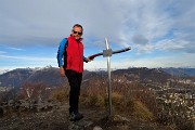37 Alla croce di vetta del Monte Podona (1228 m)